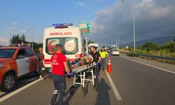 Düzce'da otomobil bariyerlere saplandı: 3 yaralı