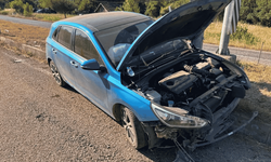 Refüje çarpan otomobildeki 2'si çocuk 4 kişi yaralandı