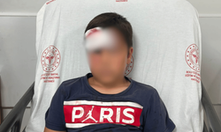 Bolu’da parkta oynayan çocuğun üzerine demir direk devrildi