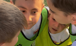 Bolu’da minik futbolcular, sağ kanadı paylaşamadı