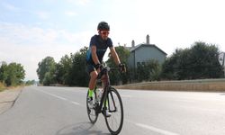 Hem pistte hem pedalda milli gurur: Türkiye’yi temsil ediyor