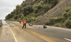 Akçakoca yolunda heyelan