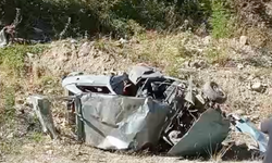 Bolu’da otomobil 100 metrelik uçuruma yuvarlandı: Sürücüyü işçiler buldu