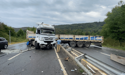 Düzce'de makasyalan tır trafiği durdurdu