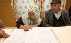 86'sında damat, 72'sinde gelin oldu