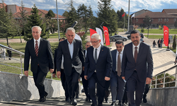 Adnan Polat'tan Bolu'daki üniversite öğrencilerine 2 otobüs müjdesi