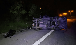 Aracıyla takla atıp sağ çıktı, hasara bakmak isterken canından oldu