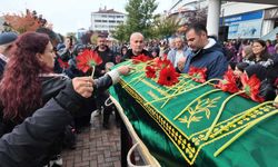 Bolu Belediyesinin sevilen personeli, gözyaşlarıyla uğurlandı