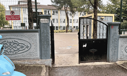 Öğrencilerin kavgasını ayıran hizmetli darbedildi, öğretmen baygınlık geçirdi