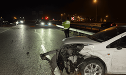 Otomobil bariyerlere çarparak savruldu: 1 yaralı