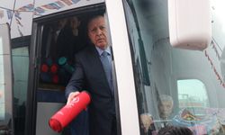 Cumhurbaşkanı Erdoğan, çocuklara hediye dağıttı