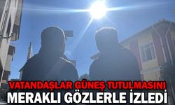 BOLU'DA VATANDAŞLAR GÜNEŞ TUTULMASINI MERAKLI GÖZLERLE İZLEDİ