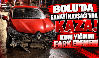 Bolu’da Sanayi Kavşağı’nda Kaza! Kum Yığınını Fark Edemedi