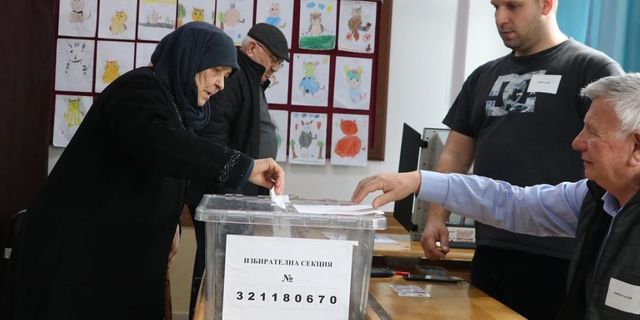Çifte vatandaşlar Bulgaristan'daki seçimler için oy kullanıyor