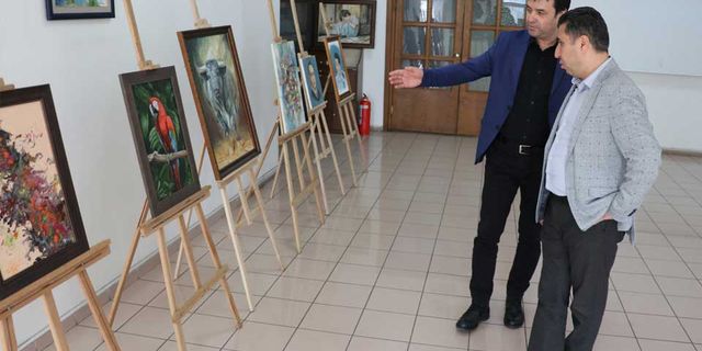 Karabük'te Polis Memuru Resim Sergisi Açtı