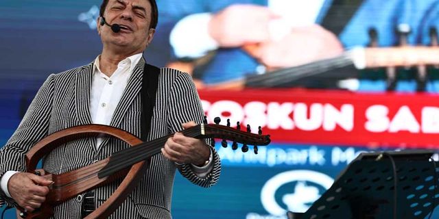 Coşkun Sabah Düzce'de konser verdi