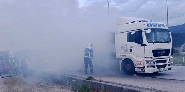 Karabük'te Seyir Halindeki Tır Alev Aldı