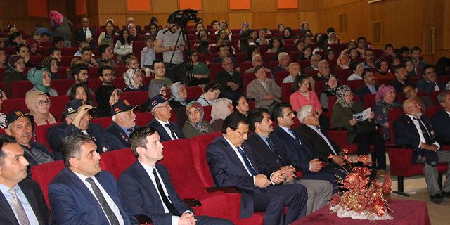 ENGELLİ ÖĞRENCİLER ÇANAKKALE ZAFERİ'Nİ CANLANDIRDI 