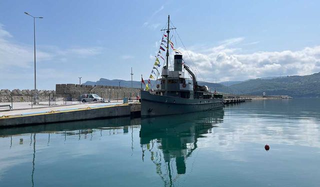 TCG Nusret Mayın Müze Gemisi Amasra’da Ziyarete Açıldı