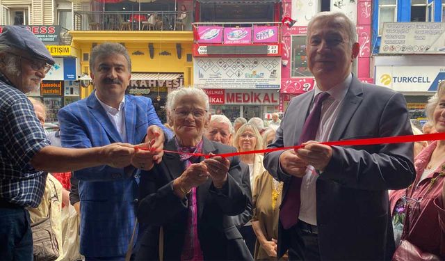 Ressamlar Sergi Açtı
