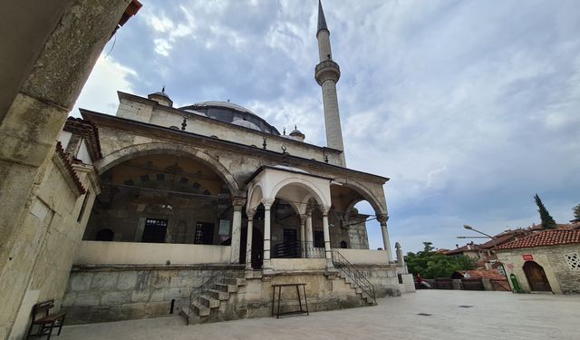 Ecdat yadigarı camiler hem yıllara meydan okuyor hem de turist ağırlıyor