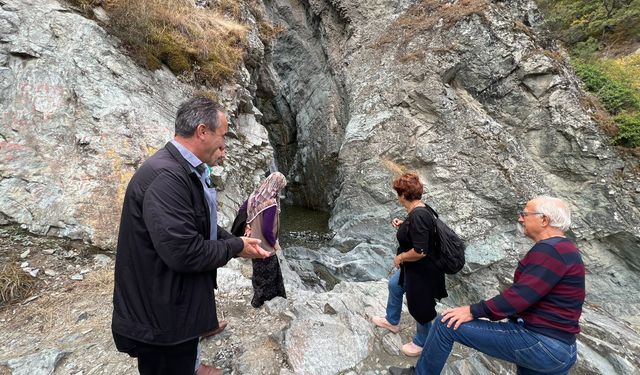 Kastamonu'nun saklı cenneti Gürleyik Şelalesi, sonbaharda ziyaretçilerine görsel şölen sunuyor