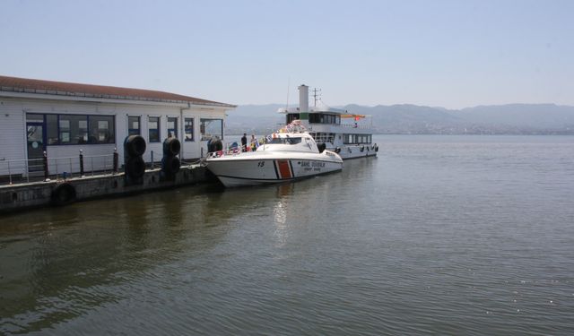 Kocaeli'de TCSG-15 Sahil Güvenlik botu ziyarete açıldı