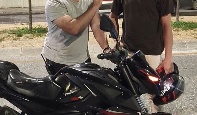 Polis motosiklet sürücüsünü bu sözlerle uyardı