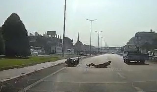Yola biran da çıkan çekiciye motosiklet çarptı