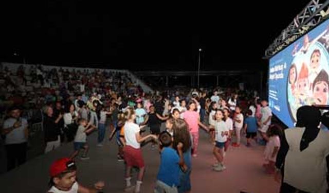Yenikent’te çocukların sinema keyfi