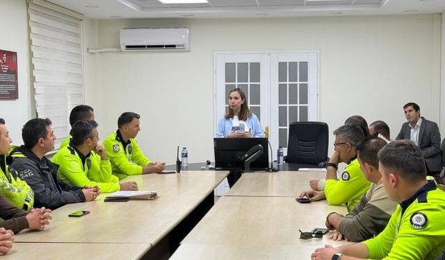 BAİBÜ’lü akademisyenlerden polis ekiplerine eğitim
