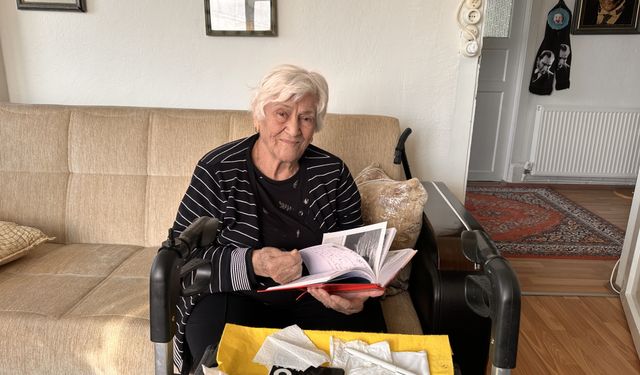 97 yaşındaki Hanife teyze 30 yıldır günlük tutuyor