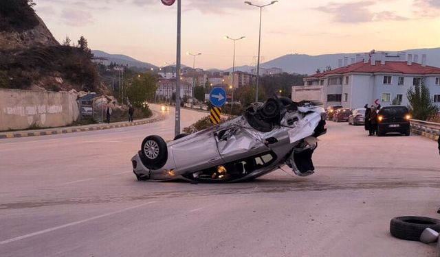 Karabük'te otomobiliyle ters yönde ilerleyen alkollü sürücü kazada yaralandı