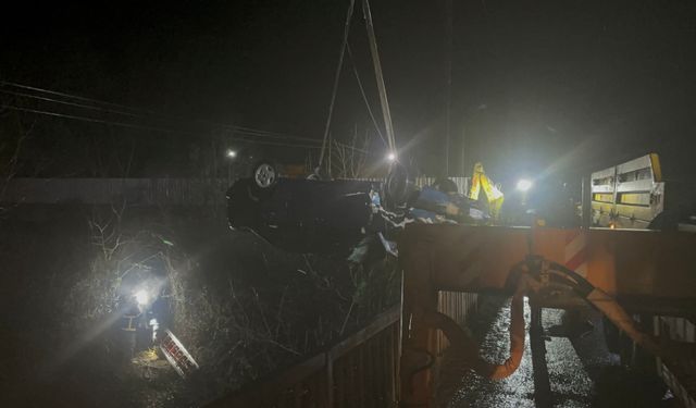 Baba ve oğulu aynı otomobilde can verdi