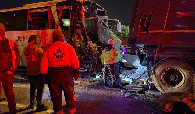 Otoyolda can pazarı: 19 yaralı 1 ölü