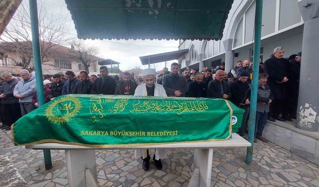 Evinden 20 kamyon çöp çıkarılan yaşlı adam son yolculuğuna uğurlandı