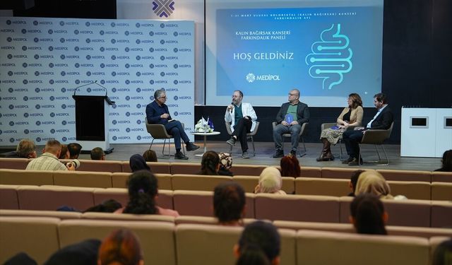 Medipol Sağlık Grubu 'Kalın Bağırsak Kanseri Farkındalık Paneli' düzenledi