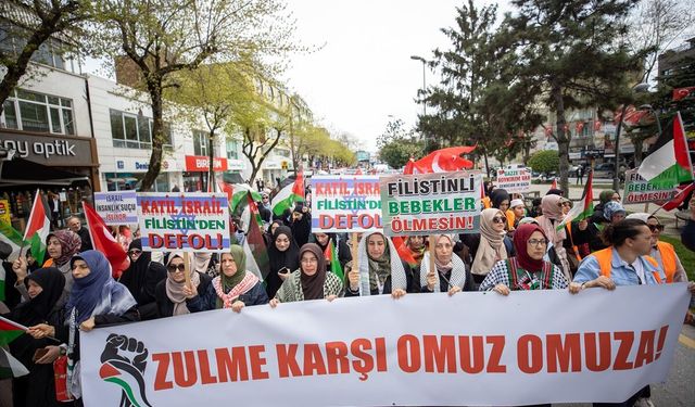 Sakarya'da Küresel Sumud Filosu'na destek için yürüyüş düzenlendi