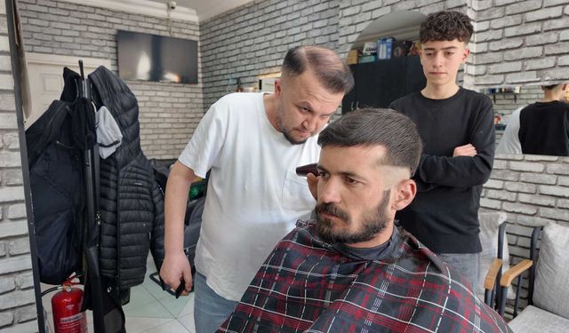 22 yıllık berber, subay tıraşının artık yapılmadığını söyledi
