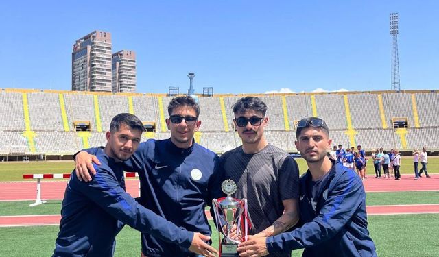 BAİBÜ’den İzmir çıkarması! Kürsüye damga vurdular