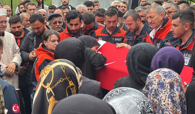 Eşi tabutuna son kez sarıldı, babası namazını kıldırdı: AFAD personeline hüzünlü veda