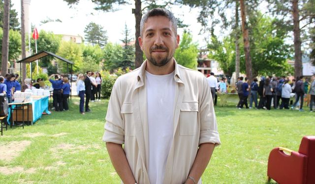 Lise öğrencileri 'Roman Kahramanları Festivali' kapsamında roman karakterlerini canlandırdı