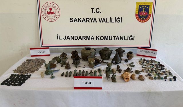 Sakarya'da kaçak kazı operasyonunda 806 tarihi obje ele geçirildi