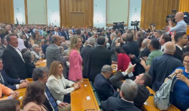 CHP'de kritik grup toplantısı başladı! Salonda "Hain Kemal" saloganları atılıyor