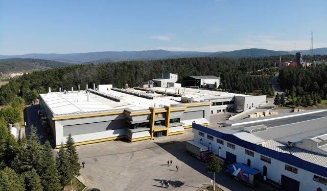 Fabrikada iş kazası kolunu makineye kaptırdı