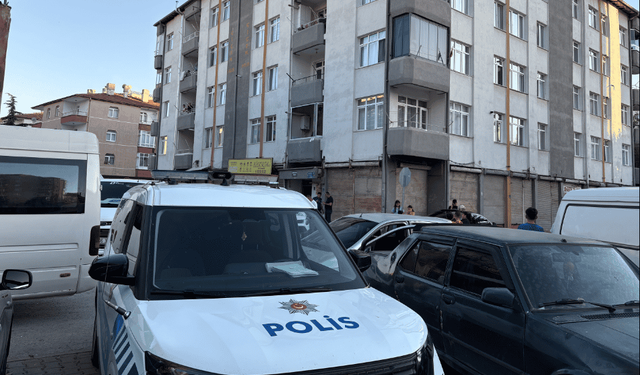 Kendisini su borusuna asarak intihar etti