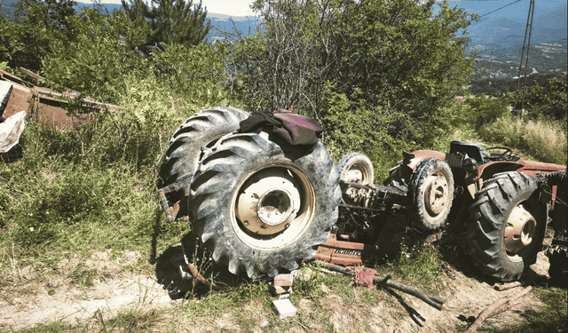 Traktörün altında kalan sürücü hayatını kaybetti