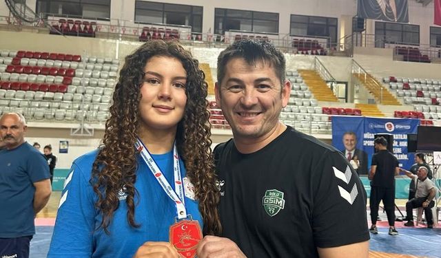 Yaşından büyük rakipleri yendi, Türkiye Şampiyonu oldu