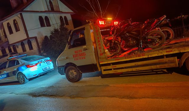 Kural tanımaz motosikletlilere geçit yok! 2 araç trafikten men