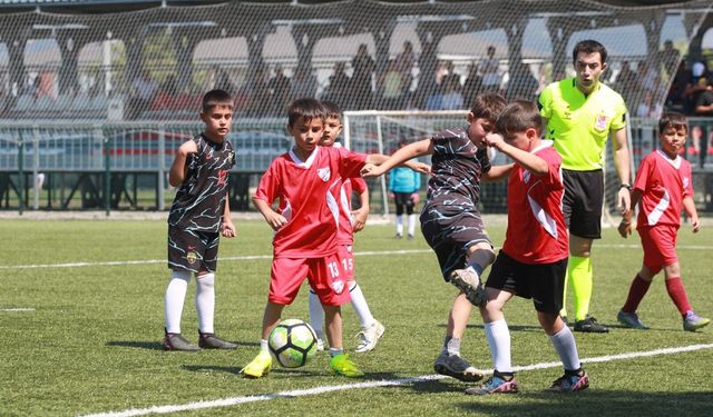 Bolu'da Mini Minikler Futbol Turnuvası başladı